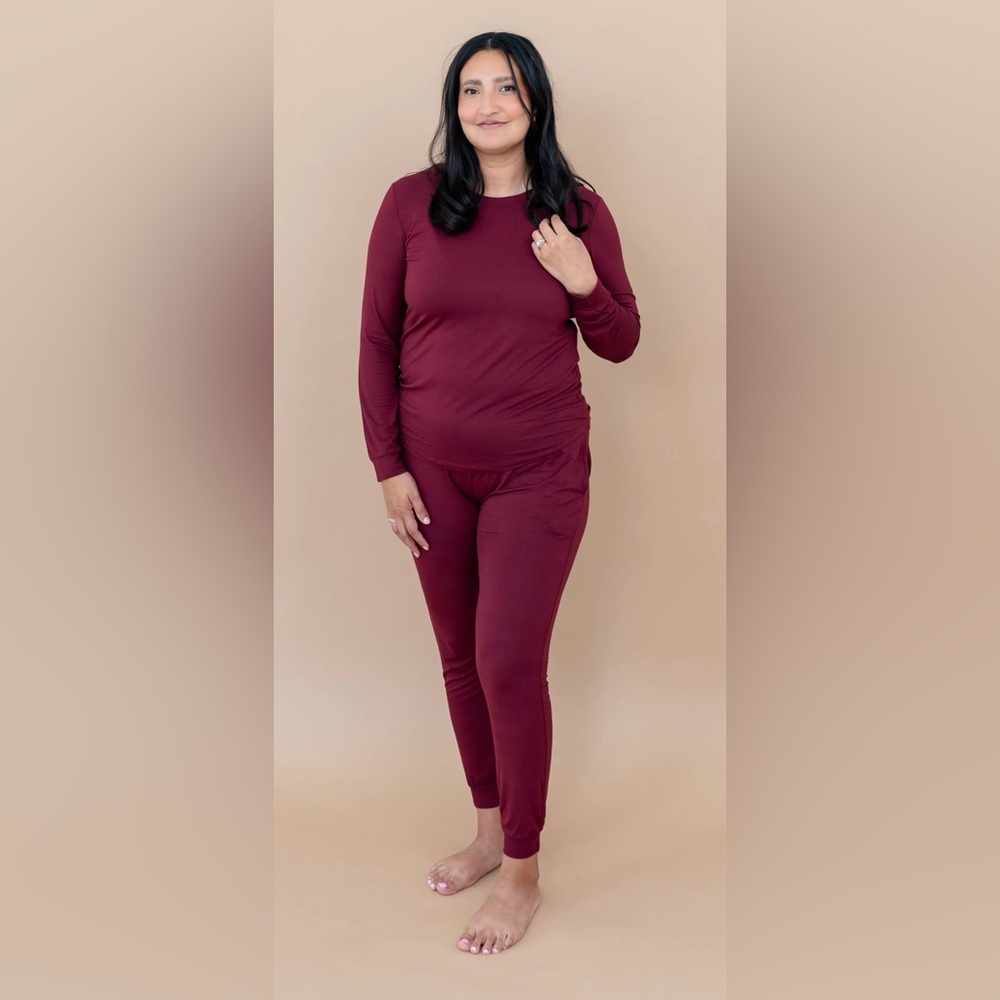 Kyte Living Bamboo Women’s Jogger Style Pajamas in Burgundy Size XS